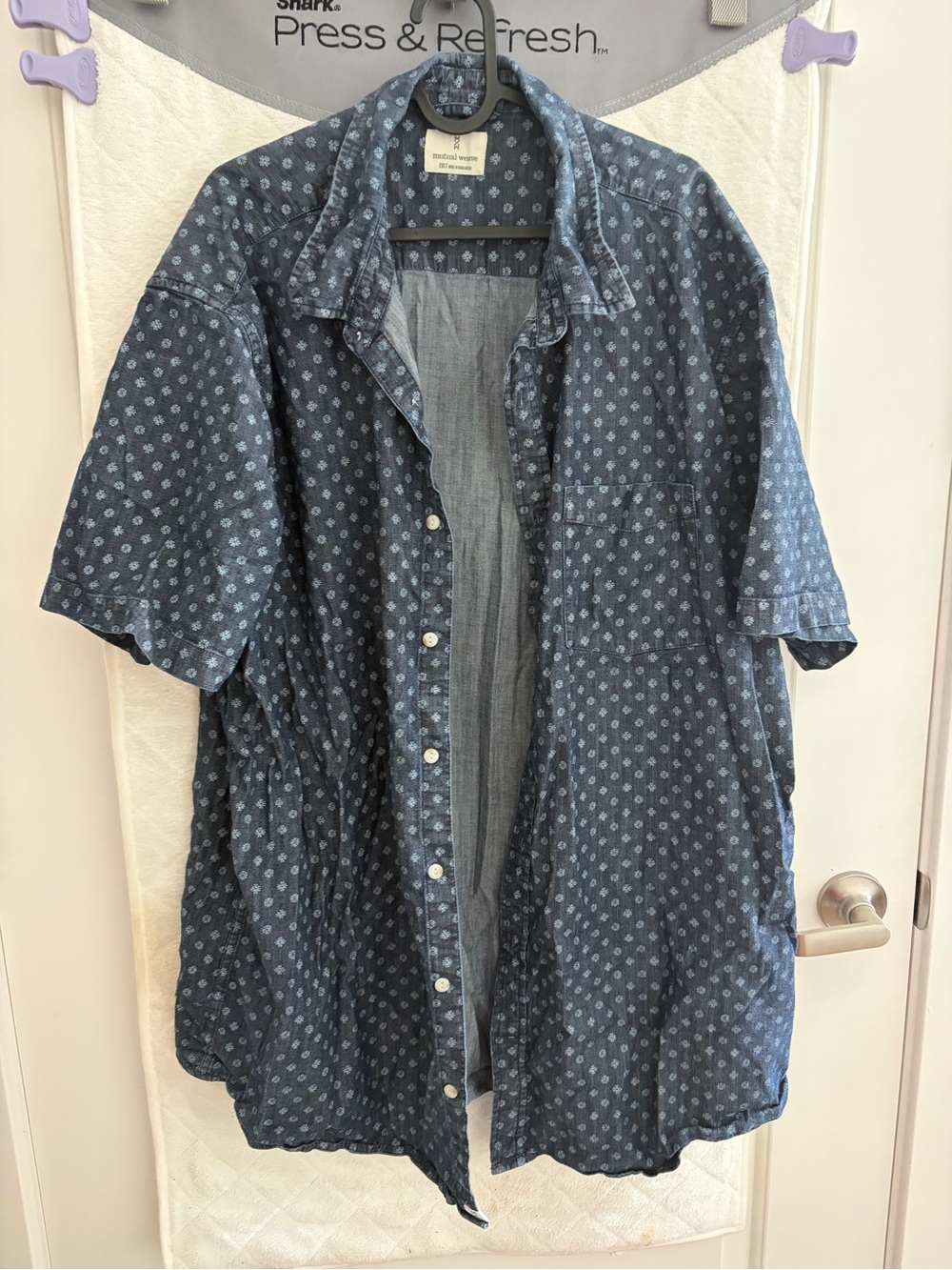Casual Short-Sleeve Button-Down Shirt - Blue Pattern